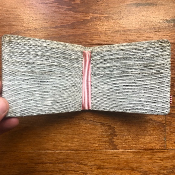 Herschel Design Company wallet - lightly used - gray canvas - Picture 2 of 4